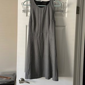 Women’s banana republic geometric black and white dress size 10